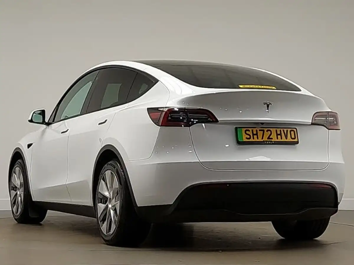 2022-tesla-model-y-e-rwd-big-1