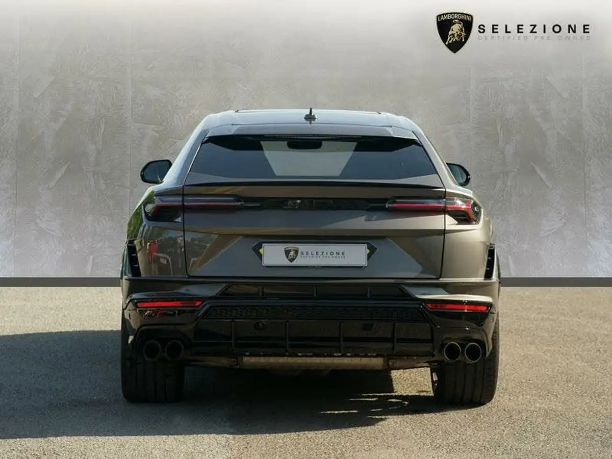 2024-lamborghini-urus-40-no-trim-big-3