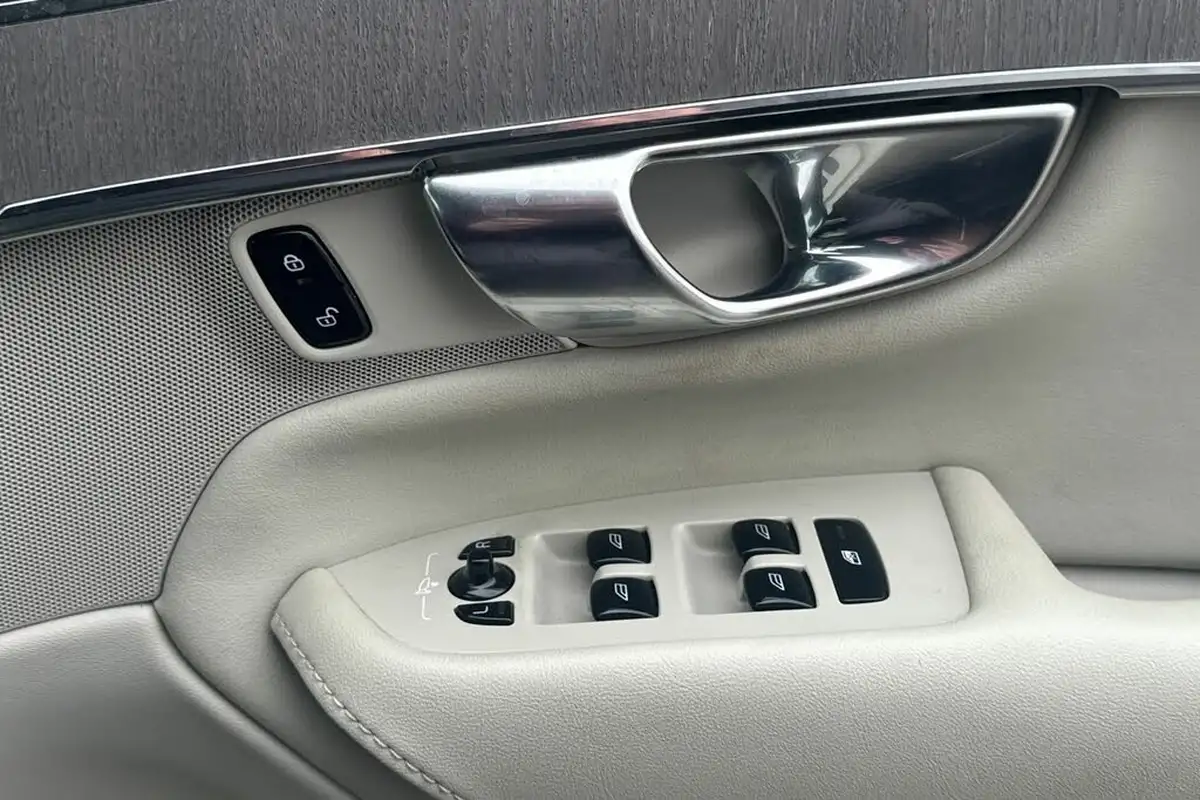 2022-volvo-xc90-20-t8-inscription-455bhp-big-33