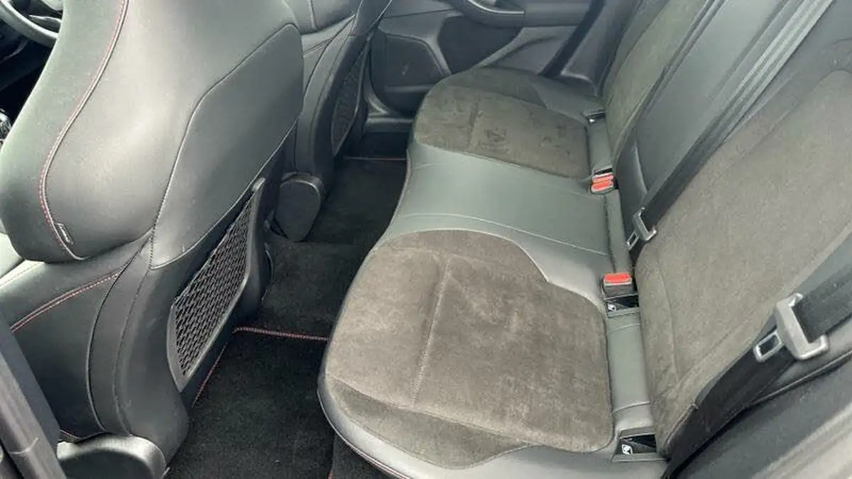 2023-ford-focus-23t-st-hatchback-big-17