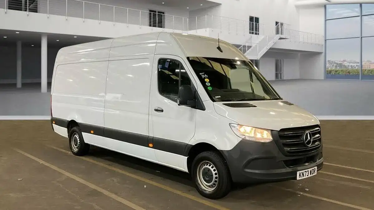2023-mercedes-benz-sprinter-big-1