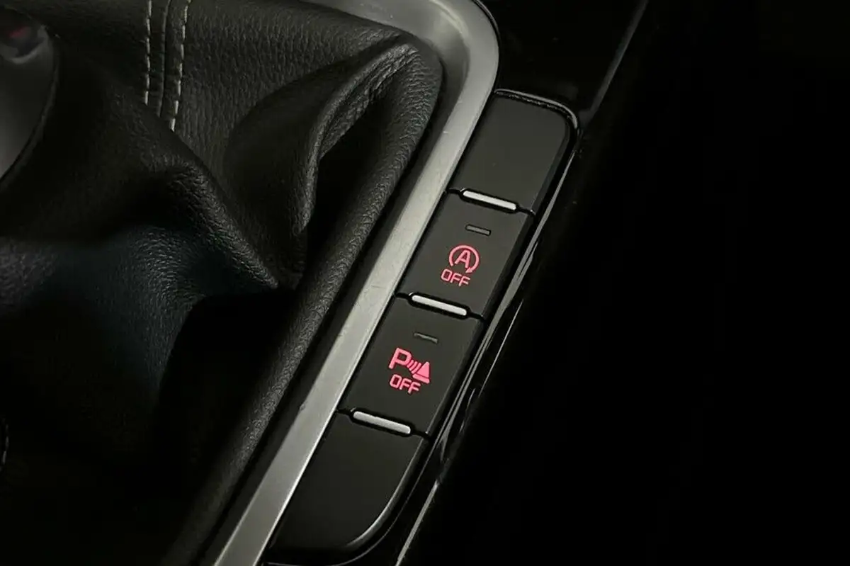 2021-kia-ceed-15-t-gdi-gt-line-big-32