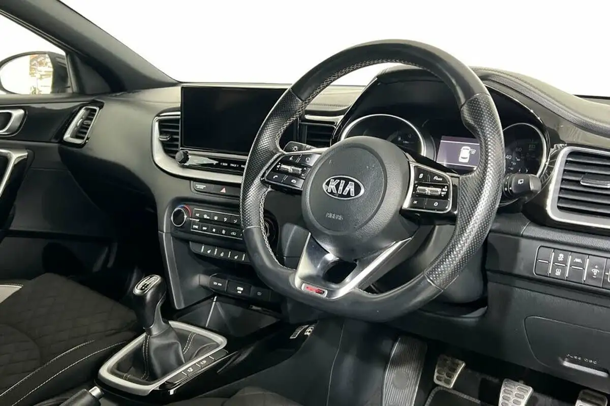 2021-kia-ceed-15-t-gdi-gt-line-big-6