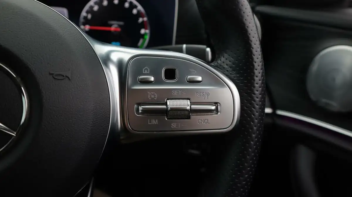 2019-mercedes-benz-e-class-20-e300e-amg-line-e300e-eq-power-premium-plus-big-26