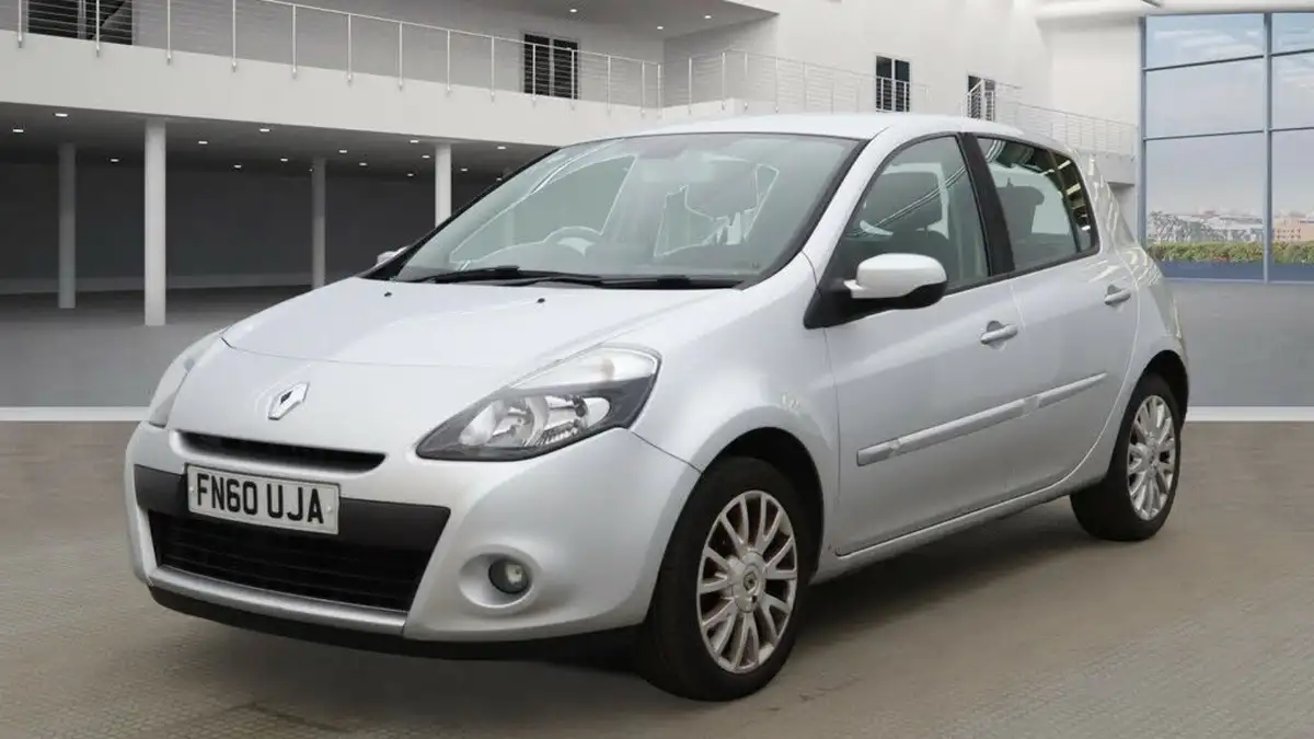 2010-renault-clio-15td-dynamique-tom-tom-88bhp-hatchback-5d-big-2