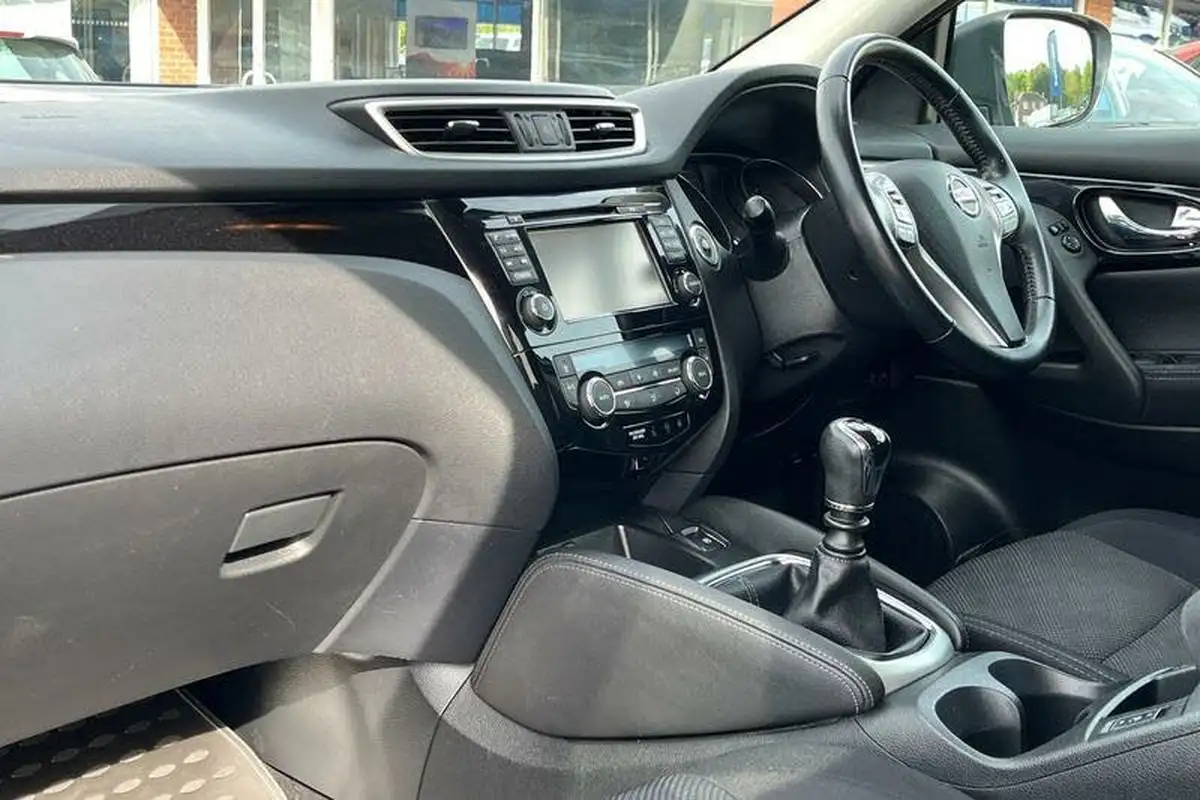 2016-nissan-qashqai-15dci-n-connecta-big-17
