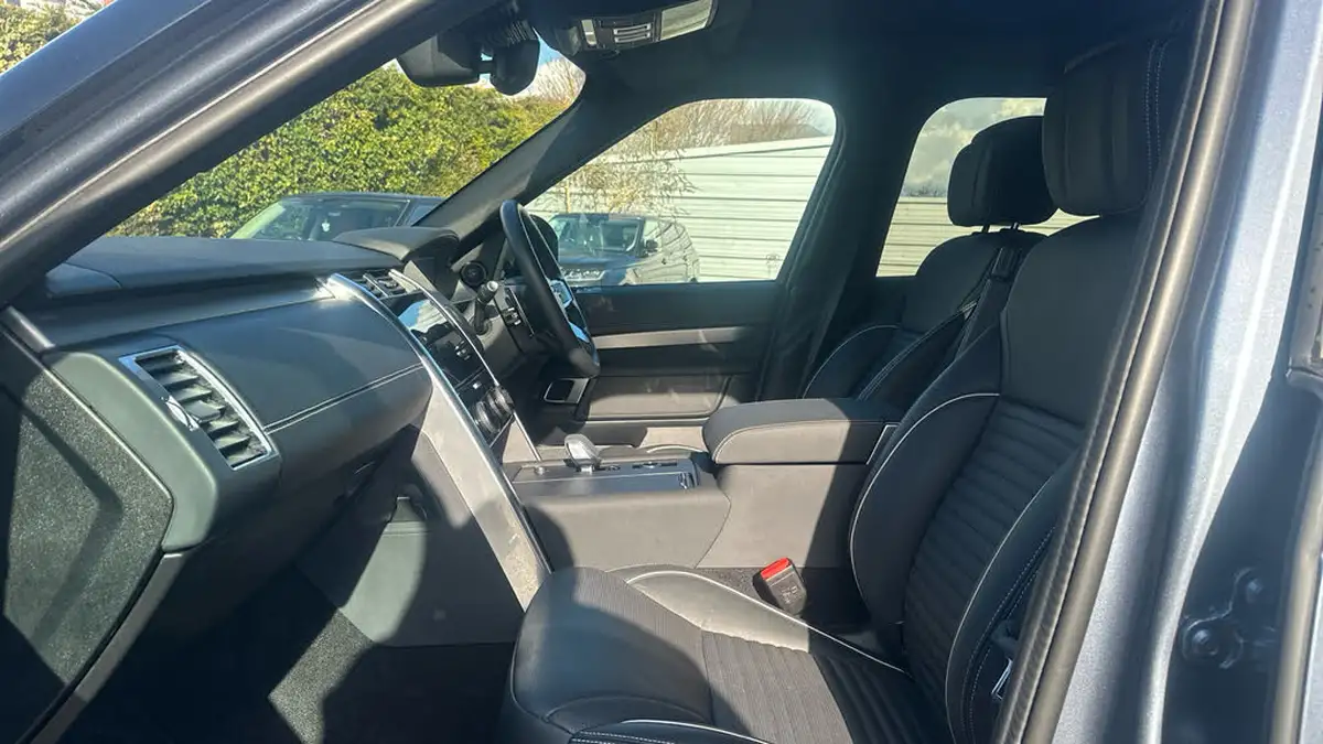 2023-land-rover-discovery-30-d300-r-dynamic-hse-big-2