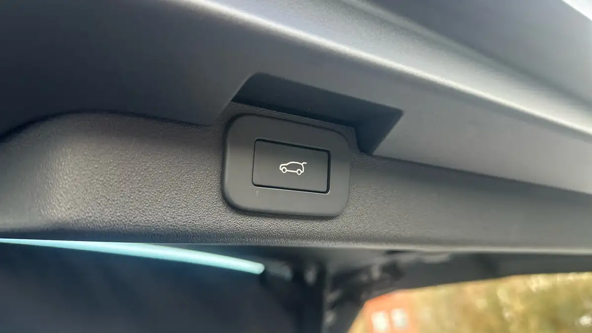 2023-land-rover-discovery-30-d300-r-dynamic-hse-big-26