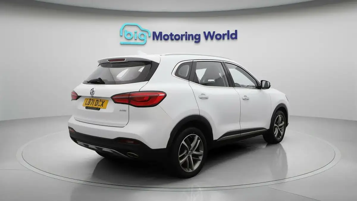 2022-mg-hs-15t-gdi-exclusive-162ps-big-7