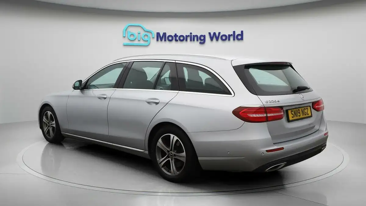 2019-mercedes-benz-e-class-20d-e220d-se-ss-estate-5d-big-5