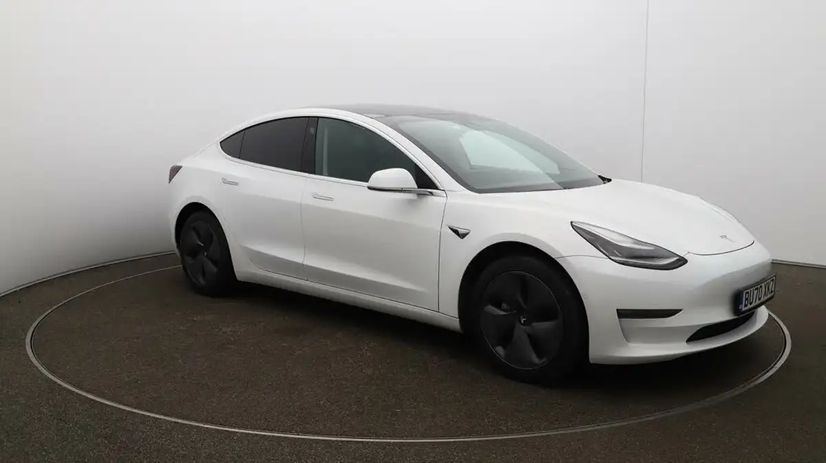 2020-tesla-model-3-e-long-range-big-1