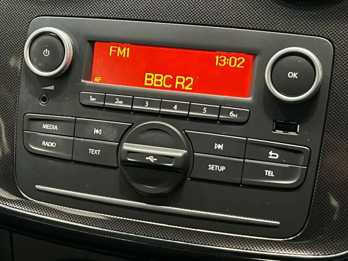 2020-dacia-sandero-10-sce-essential-big-20