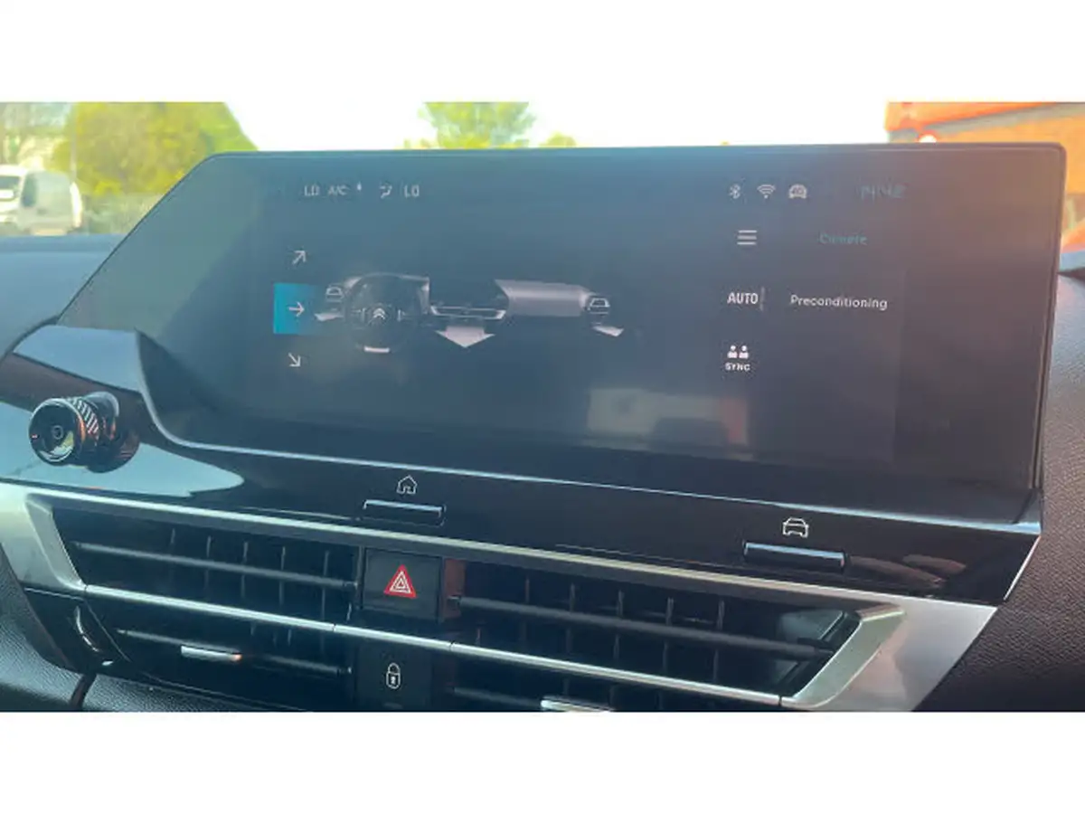 2024-citroen-c4-e-e-series-156ps-54kwh-big-25