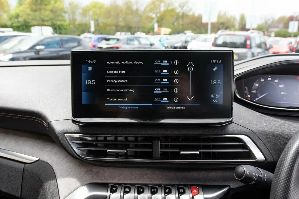 2022-peugeot-3008-suv-15-bluehdi-gt-big-25