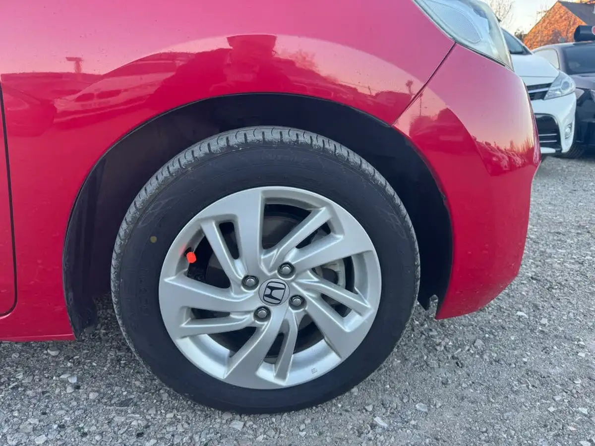 2014-honda-fit-hybrid-big-24