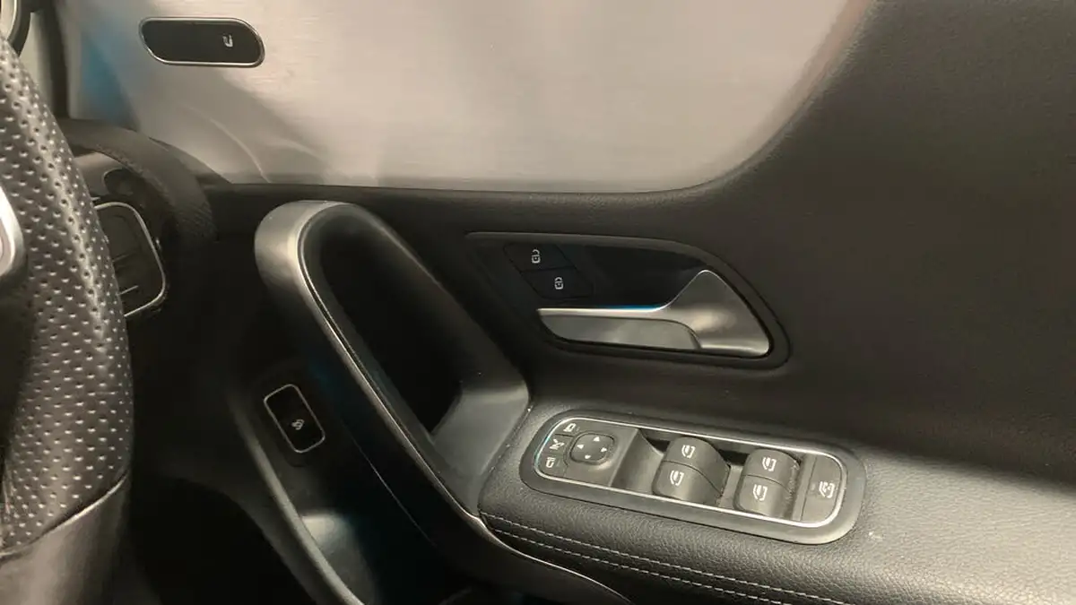 2020-mercedes-benz-cla-13-cla-180-amg-line-premium-coupe-4d-big-21