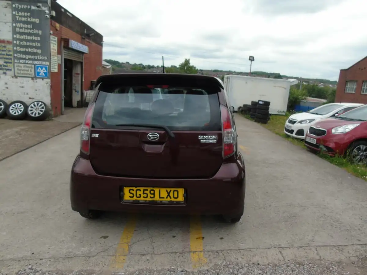 2009-daihatsu-sirion-13-se-auto-big-5