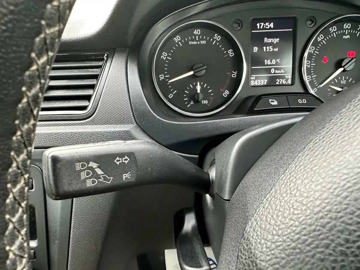 2013-skoda-rapid-12-se-86ps-big-25