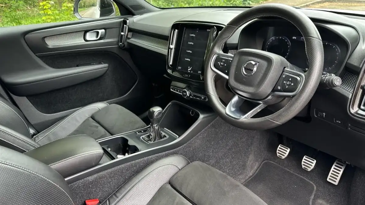 2020-volvo-xc40-15-t3-r-design-big-30
