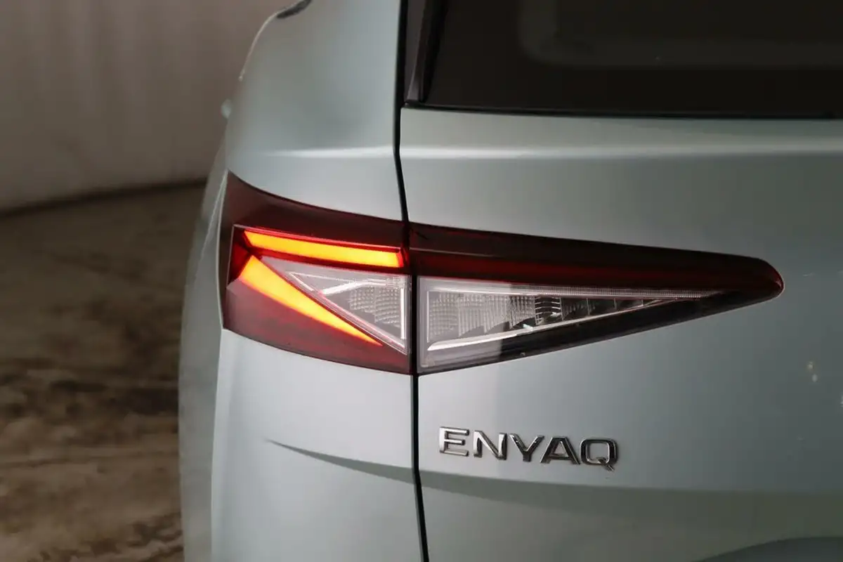 2021-skoda-enyaq-e-60-eco-suite-62-kwh-big-8