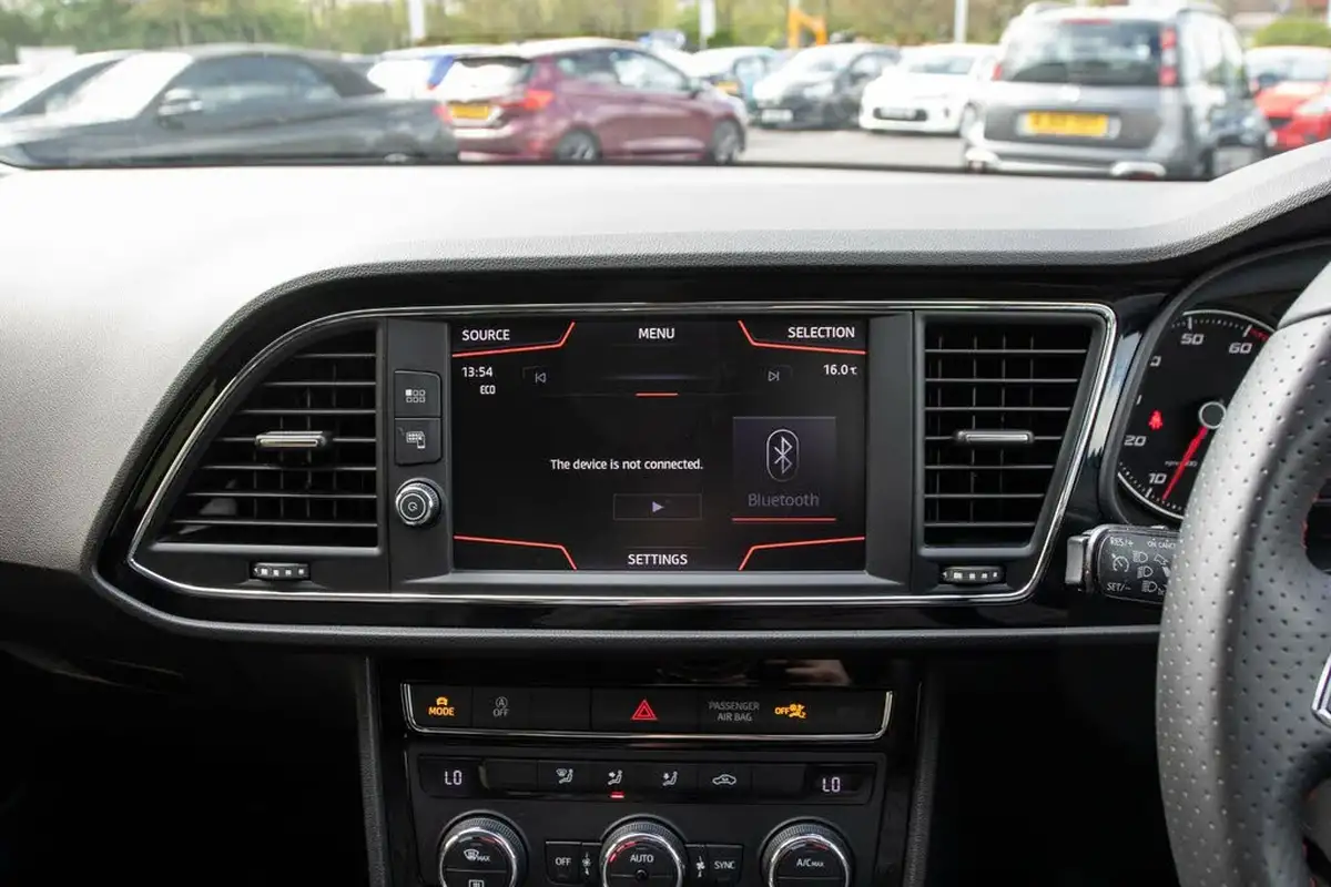 2018-seat-leon-14-tsi-fr-technology-hatchback-5d-big-24