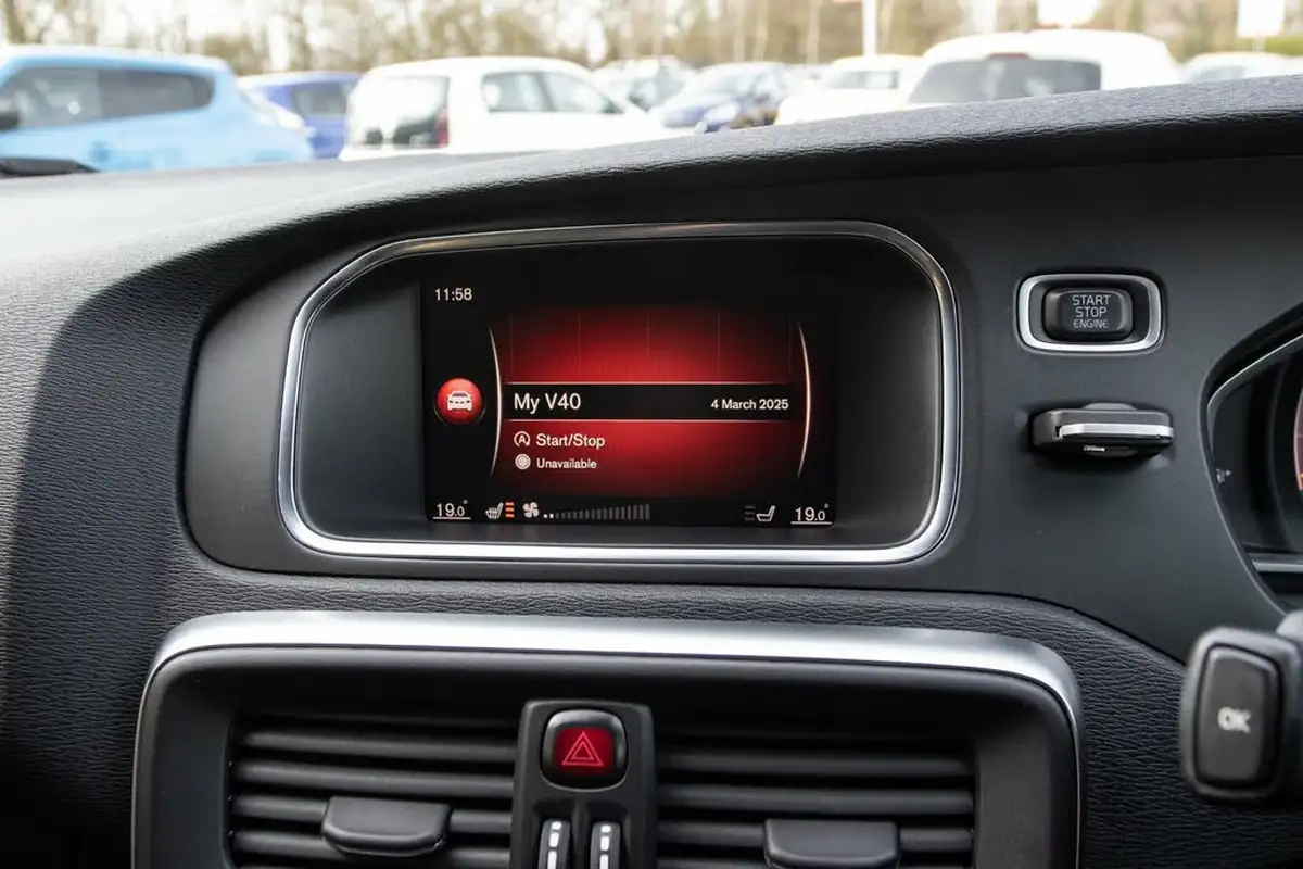 2019-volvo-v40-20td-d2-r-design-nav-plus-big-28