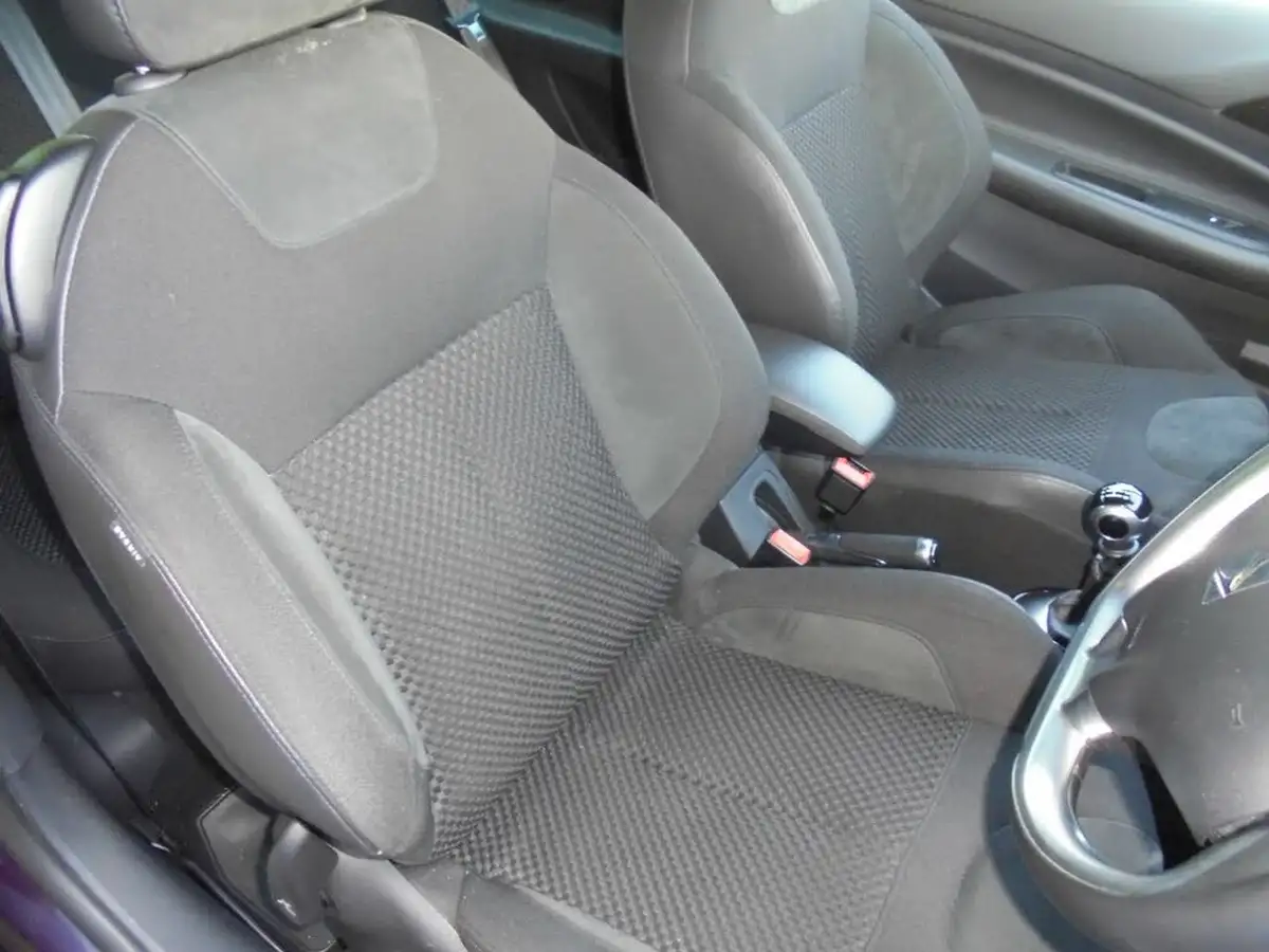 2014-citroen-ds3-16bluehdi-dsire-plus-big-9