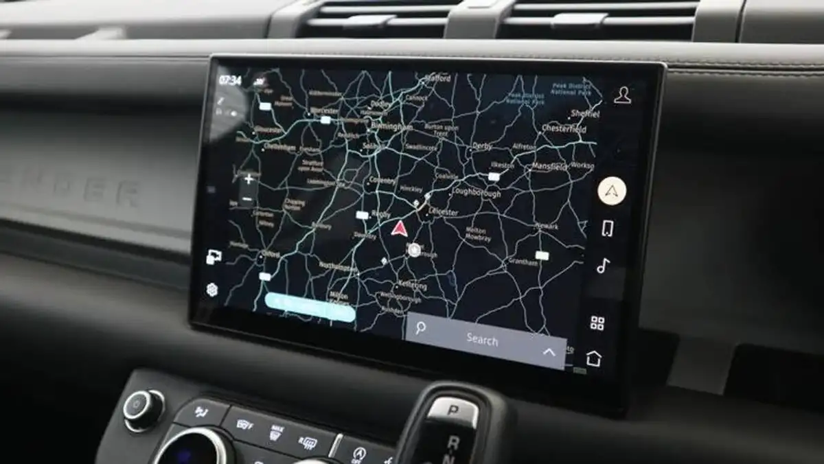 2023-land-rover-110-defender-30-d300-x-dynamic-hse-big-10