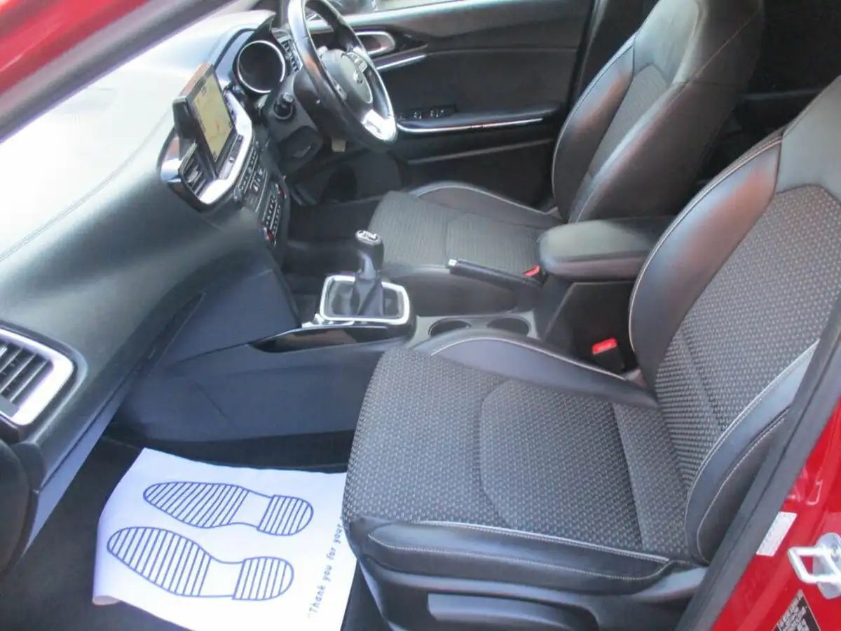 2019-kia-ceed-10-t-gdi-3-hatchback-big-30