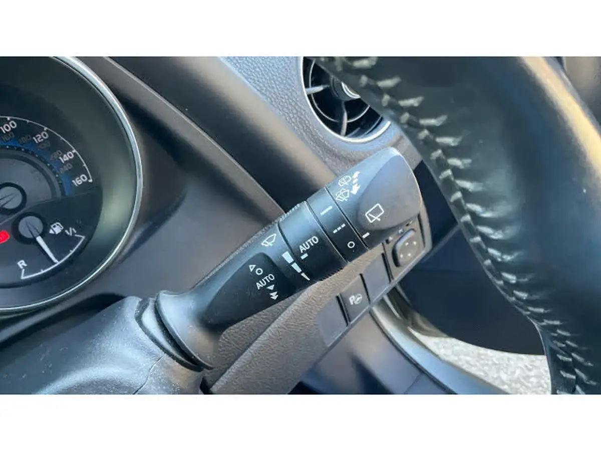 2016-toyota-auris-18-vvt-i-hsd-excel-leather-hatchback-big-32