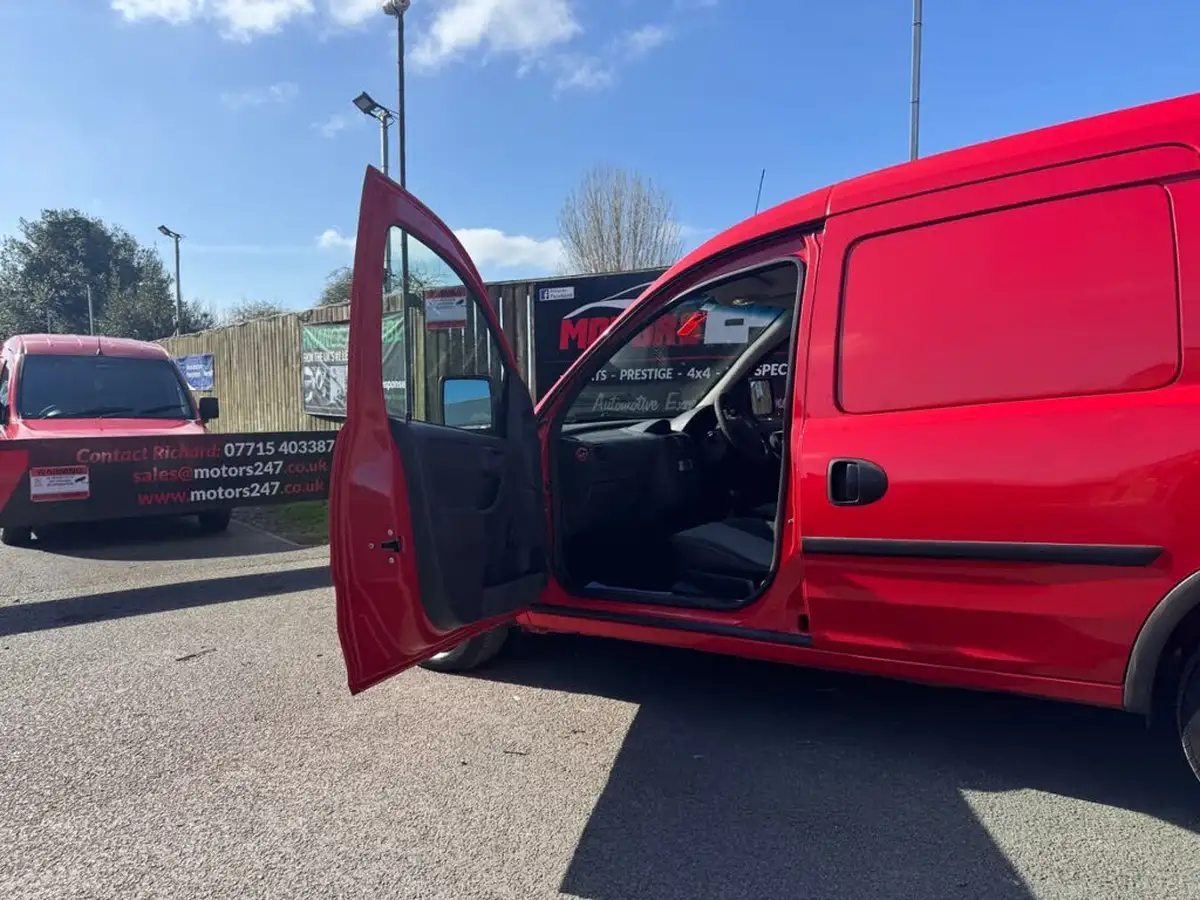 2010-vauxhall-combo-13td-1700-panel-big-10