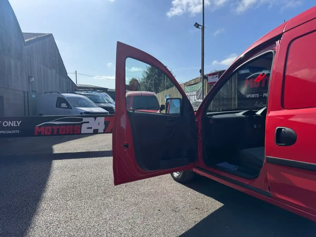 2010-vauxhall-combo-13td-1700-panel-big-36