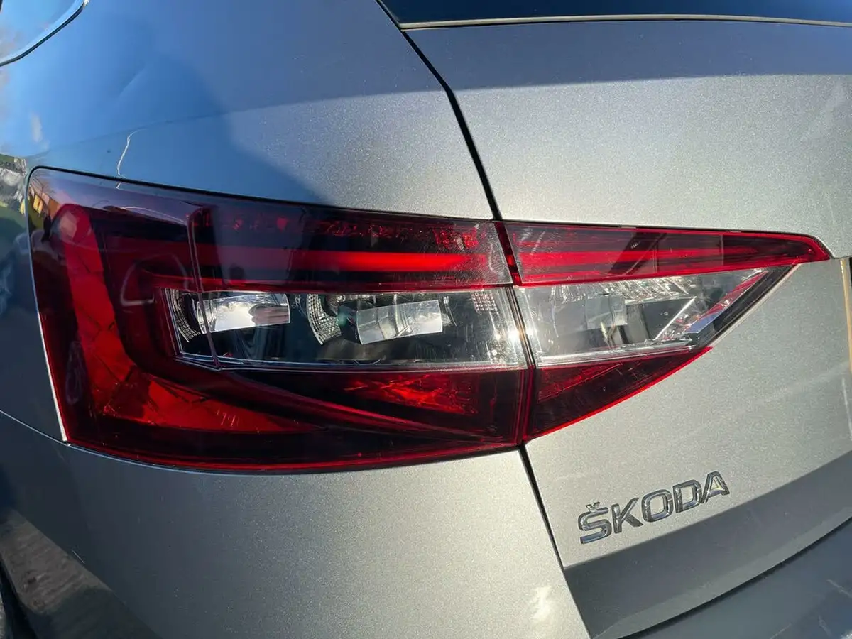 2018-skoda-superb-20tdi-scr-laurin-klement-190ps-estate-dsg-big-40
