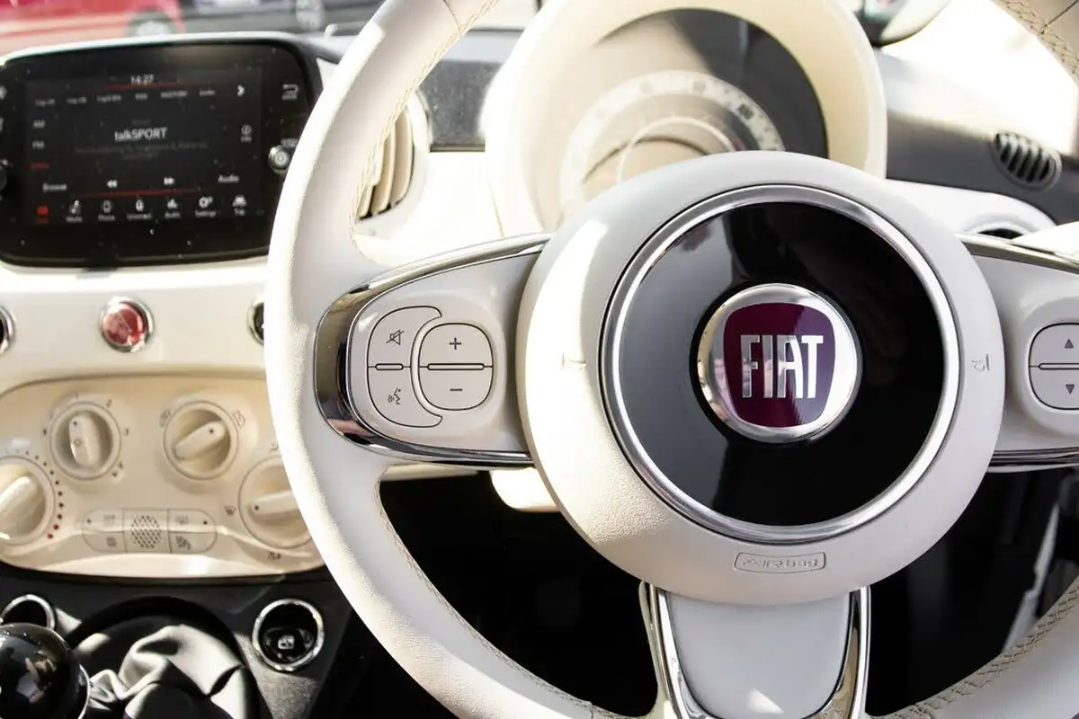 2022-fiat-500c-10-dolcevita-big-18