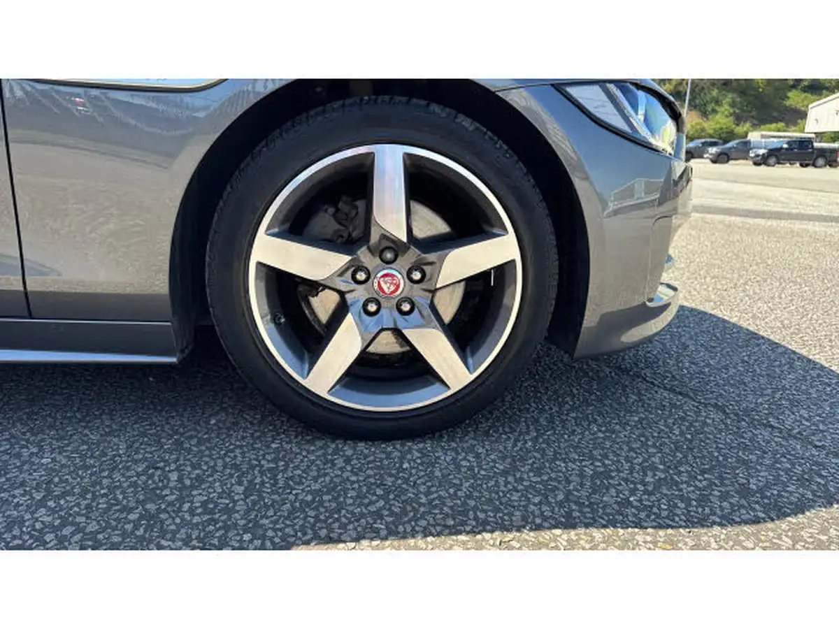 2019-jaguar-xe-20d-r-sport-180ps-auto-big-33