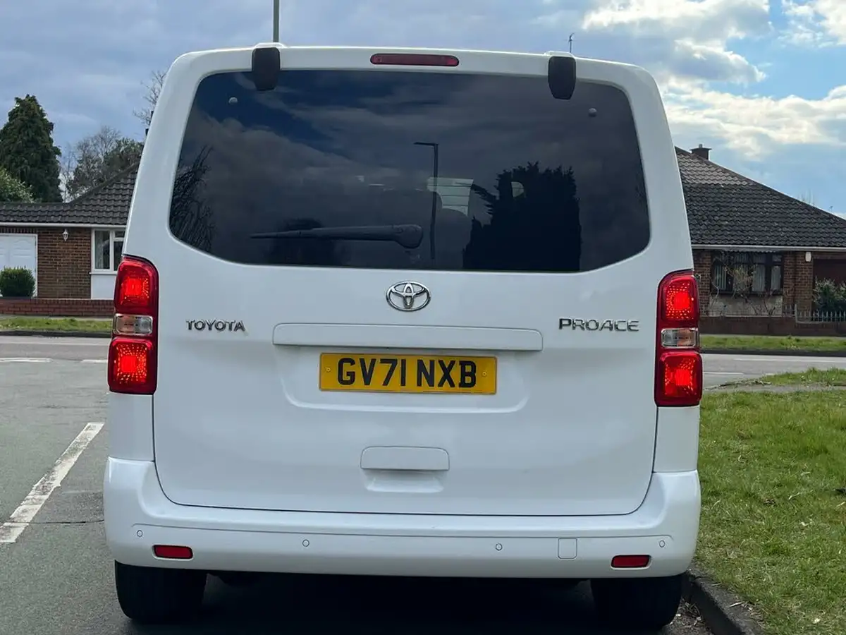2022-toyota-proace-verso-20d-family-180ps-l1-auto-big-9