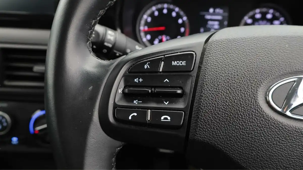 2021-hyundai-i10-10-se-connect-big-24