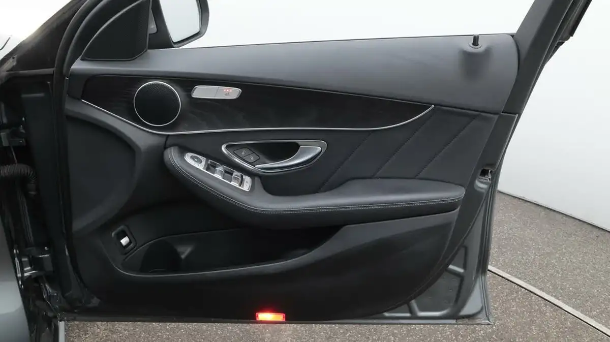 2019-mercedes-benz-c-class-20d-c300d-amg-line-245ps-ss-saloon-4d-big-15