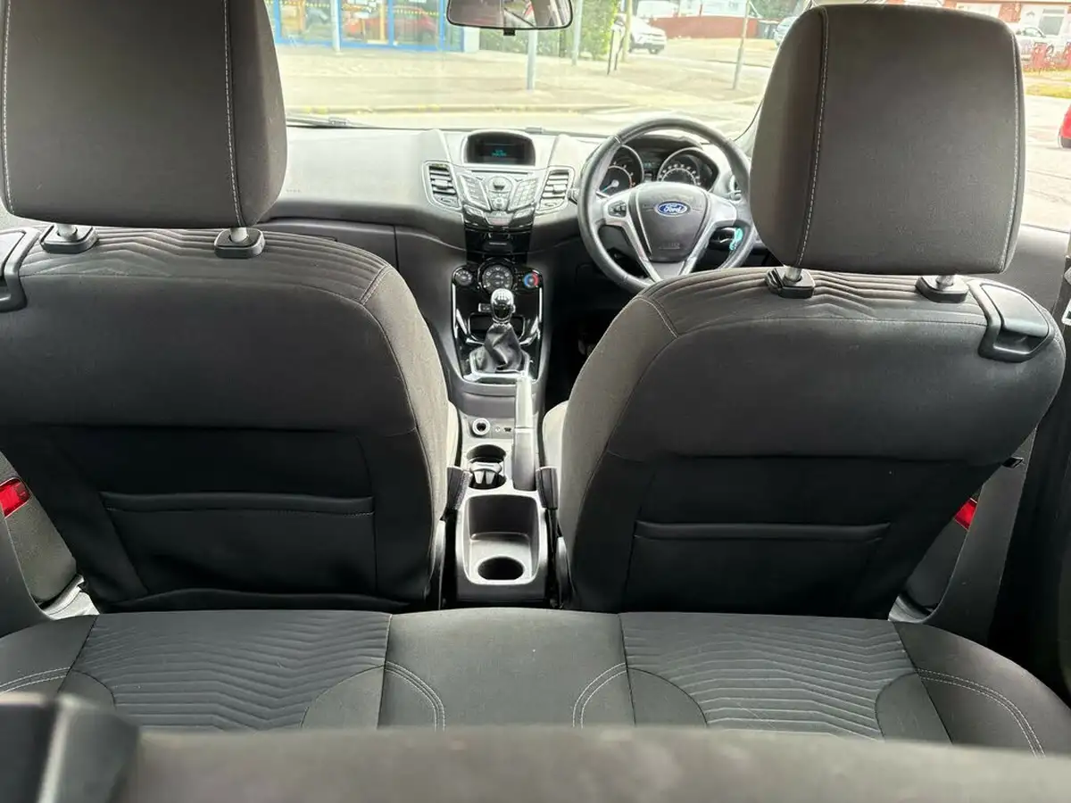 2013-ford-fiesta-10-zetec-80ps-ss-3d-big-11