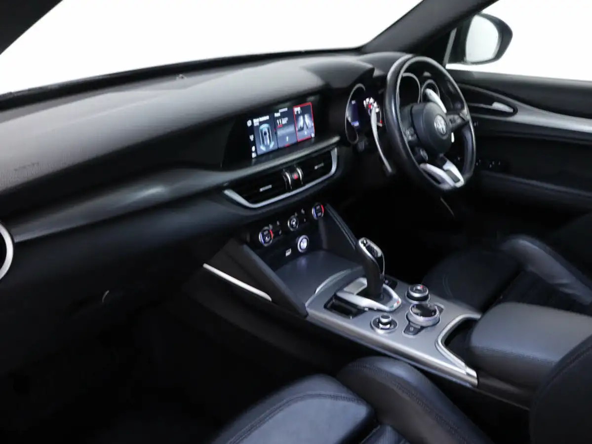 2022-alfa-romeo-stelvio-20-veloce-big-34
