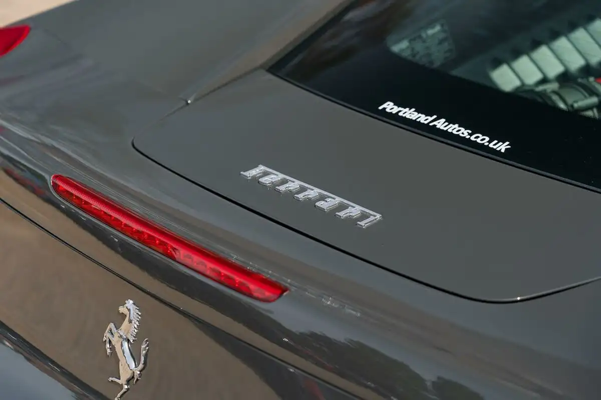 2011-ferrari-458-45-italia-big-25