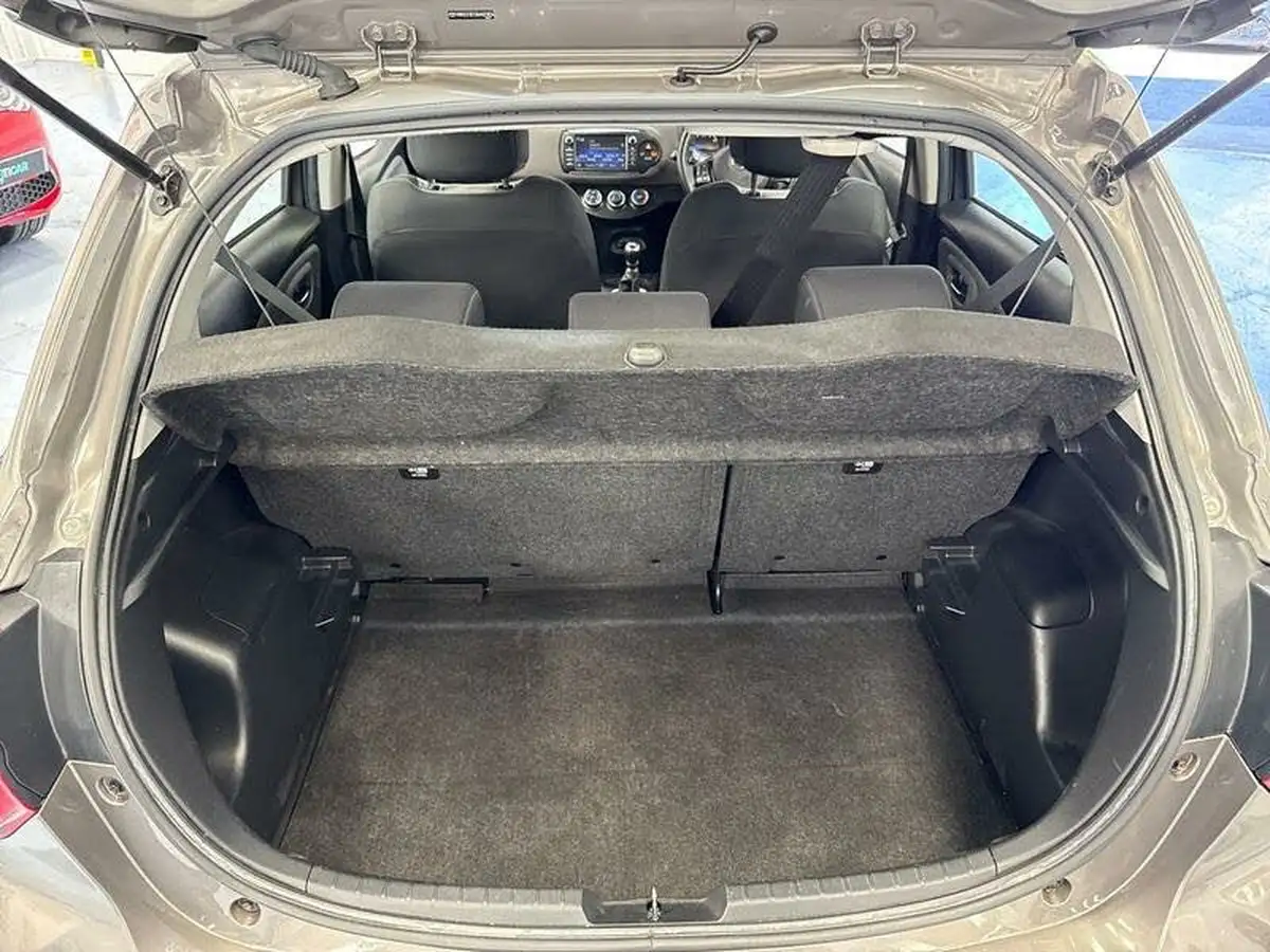2017-toyota-yaris-15-vvt-i-icon-navi-big-7