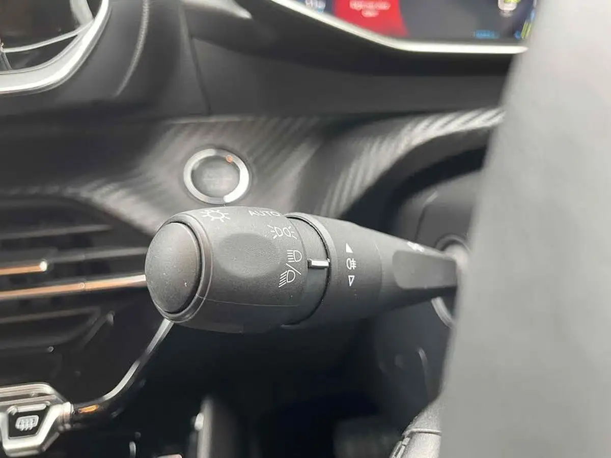2022-peugeot-208-e-allure-premium-big-32