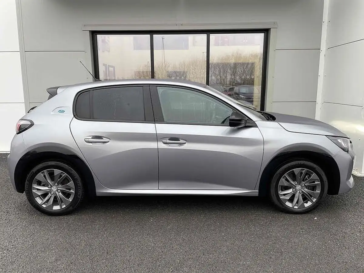 2022-peugeot-208-e-allure-premium-big-6