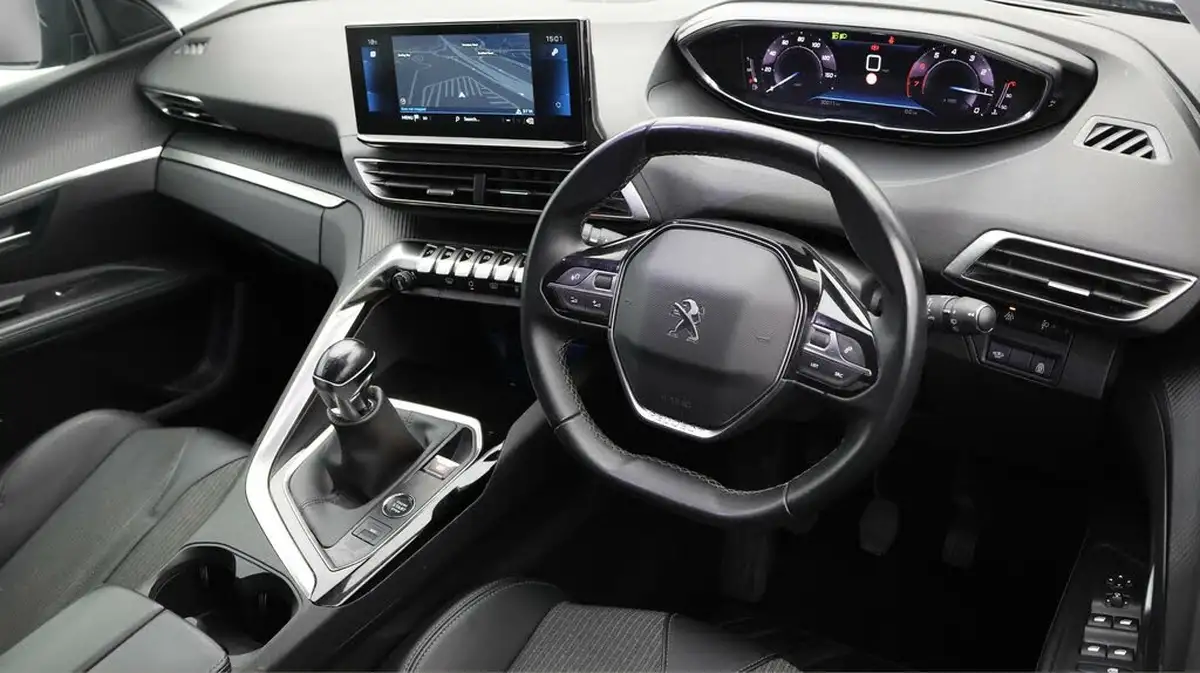 2021-peugeot-5008-suv-12-puretech-allure-big-8