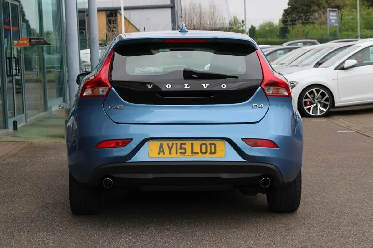 2015-volvo-v40-20td-d4-se-lux-geartronic-big-5