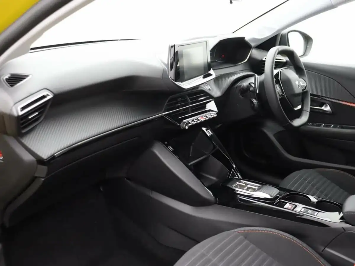 2023-peugeot-208-12-puretech-active-premium-100ps-eat8-big-7