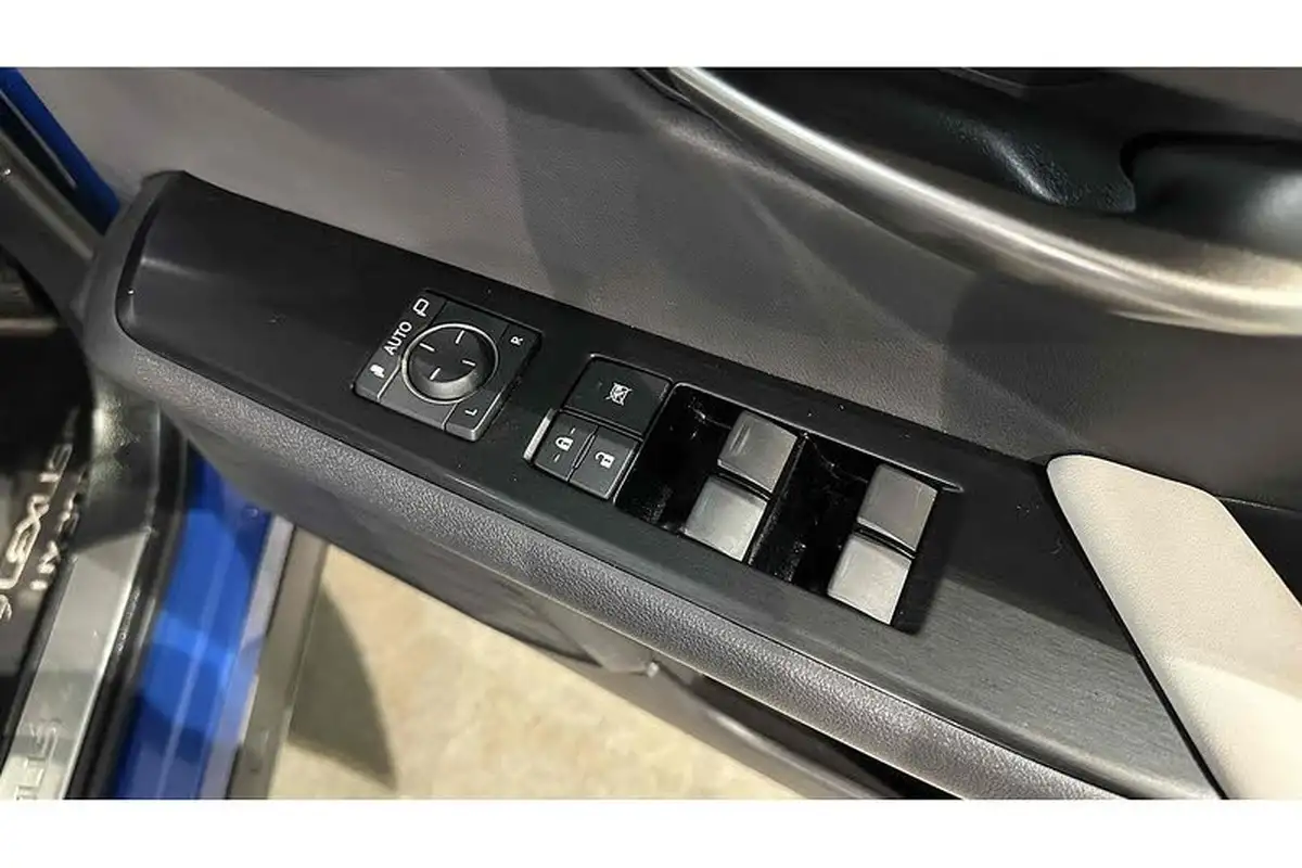 2021-lexus-ux-300e-e-ux-big-29