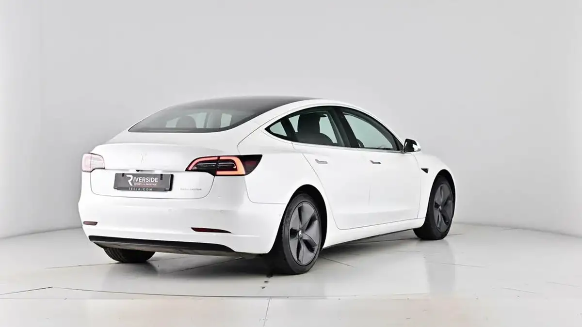 2020-tesla-model-3-e-long-range-big-73