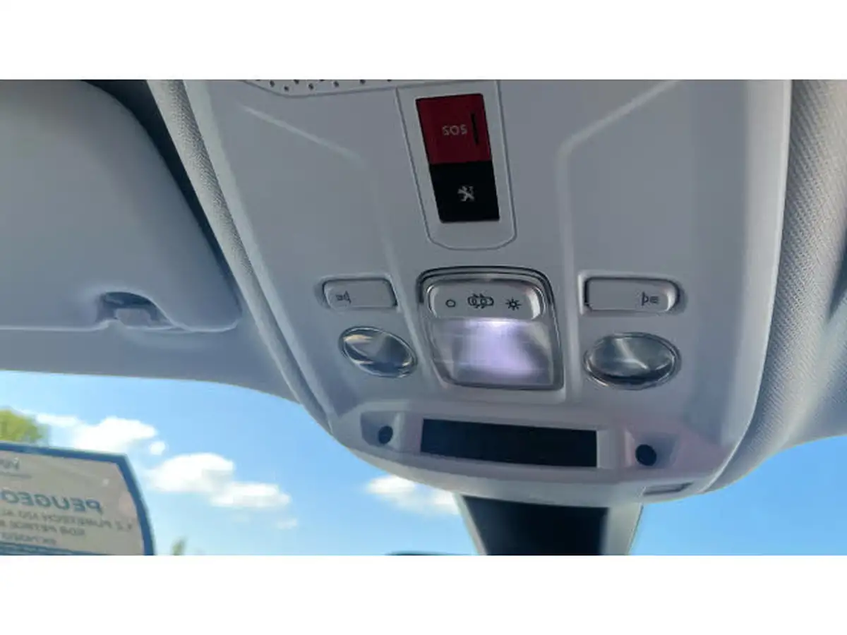 2021-peugeot-2008-suv-12-puretech-allure-premium-130bhp-big-31